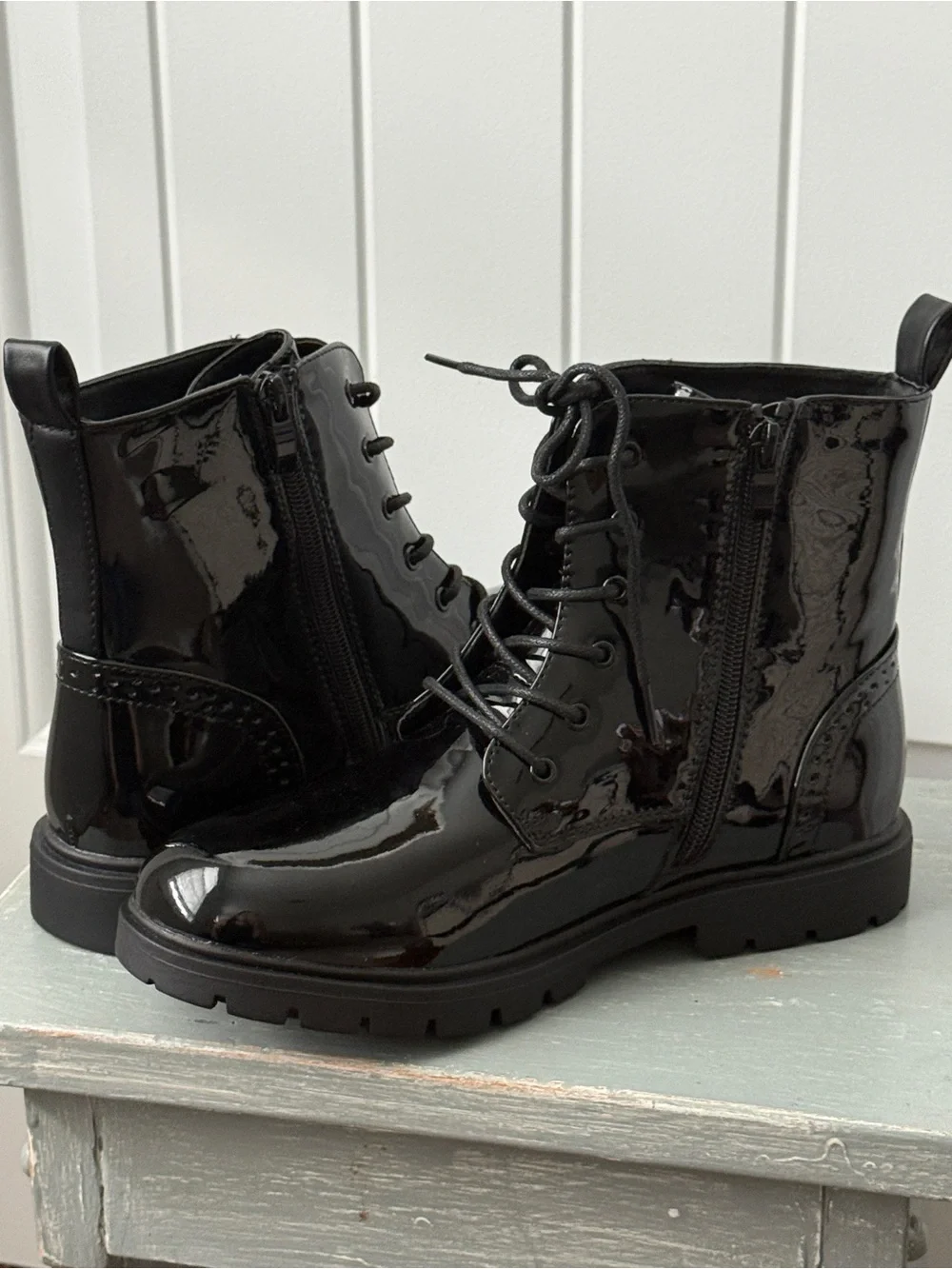 Dream Pairs Patent Combat Ankle Boots Glossy Black Finish Size 4 Youth